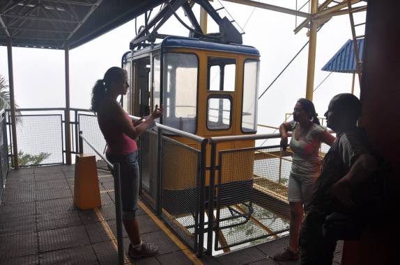 Esperando o bondinho no Parque Nacional de Ubajara - CE